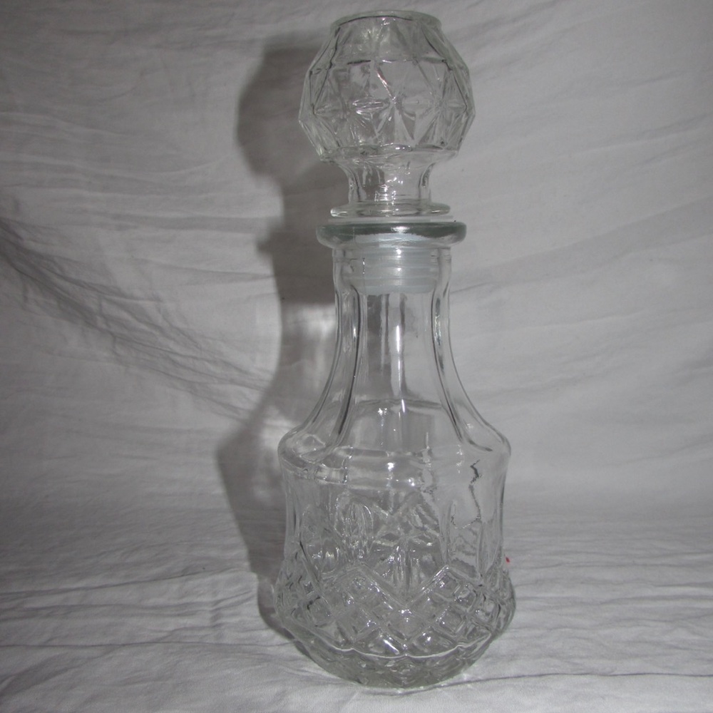 Elegant Clear Glass Decanter - Picture 2 of 2